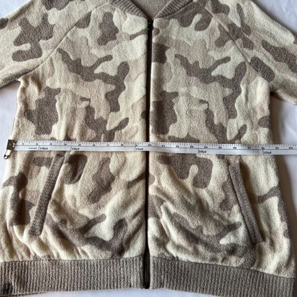 BAREFOOT DREAMS size S camo bomber jacket - Picture 5 of 15